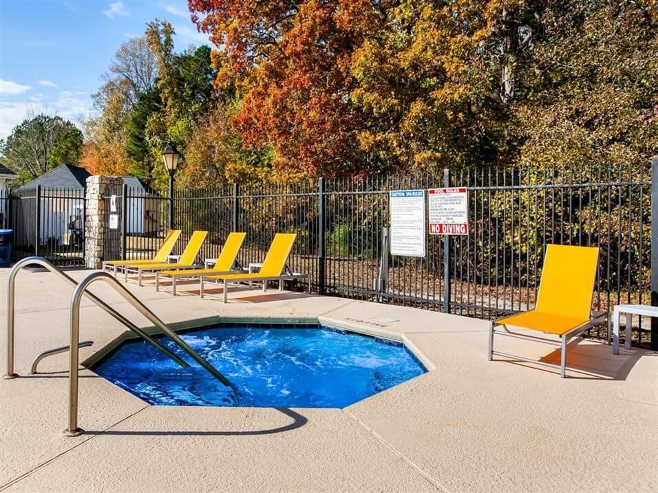 fayetteville apartments with hottub