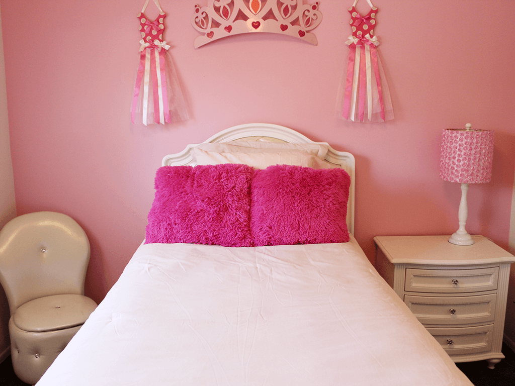 bedroom in 2 bedroom apartment