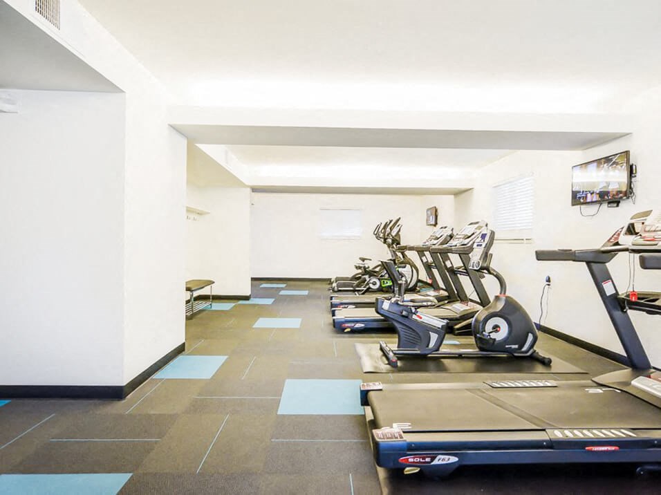 apartment fitness center with cardio machines