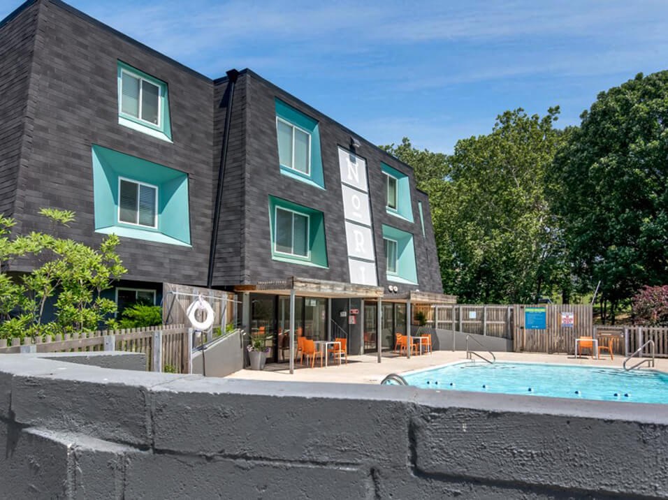 Kansas City apartments with swimming pool
