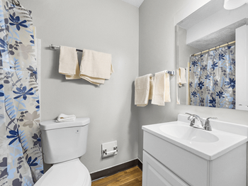 apartment with modern bathroom - Photo Gallery 4