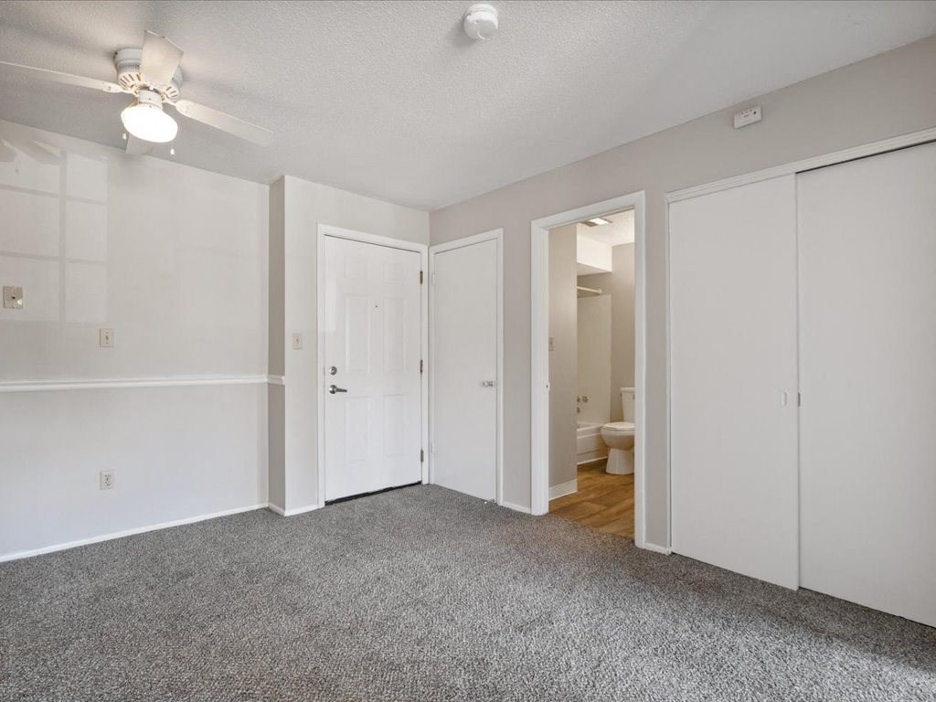 bedroom with a ceiling fan