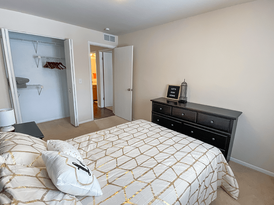 bedroom at Old Farm Shores Apartments