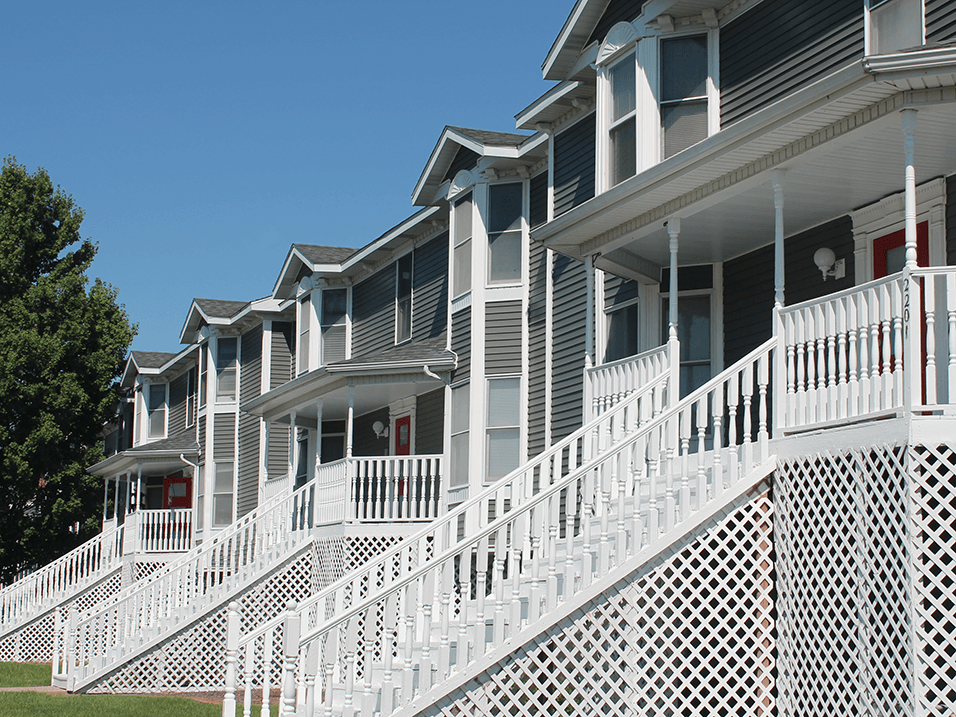 apartment complex with Courtyard