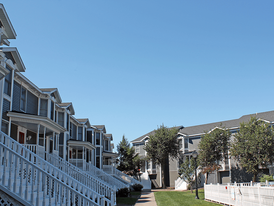 Apartments with Patio or Balcony