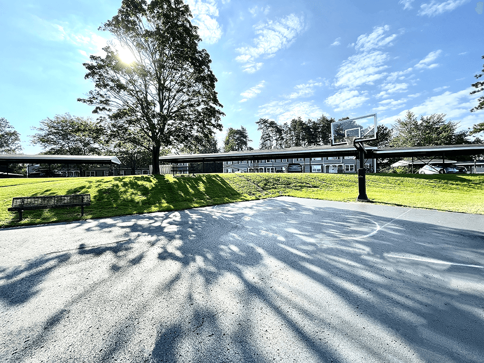 basketball court at Rolling Pines Apartments