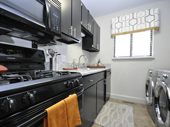 apartment with Granite Counter Tops - Photo Gallery 6