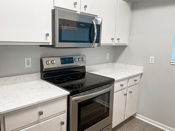 updated appliances and modern kitchen at shoreline landing - Photo Gallery 4