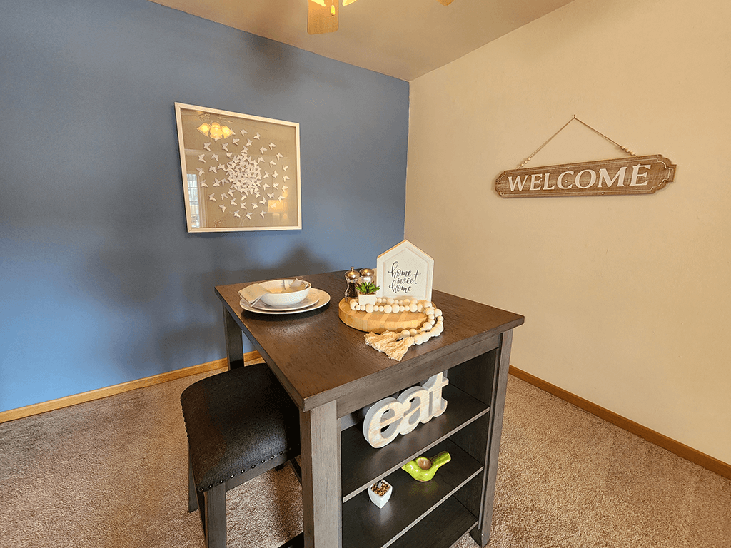 A dining table with a sign that says eat on it.