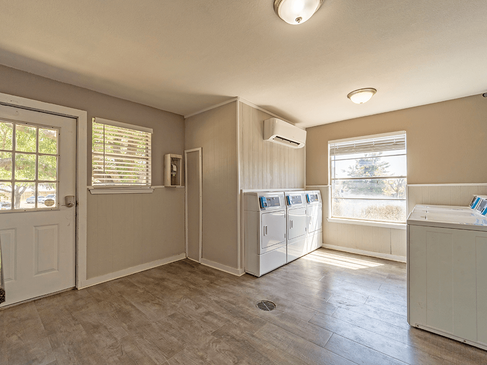 Summit on the lake apartment laundry facility