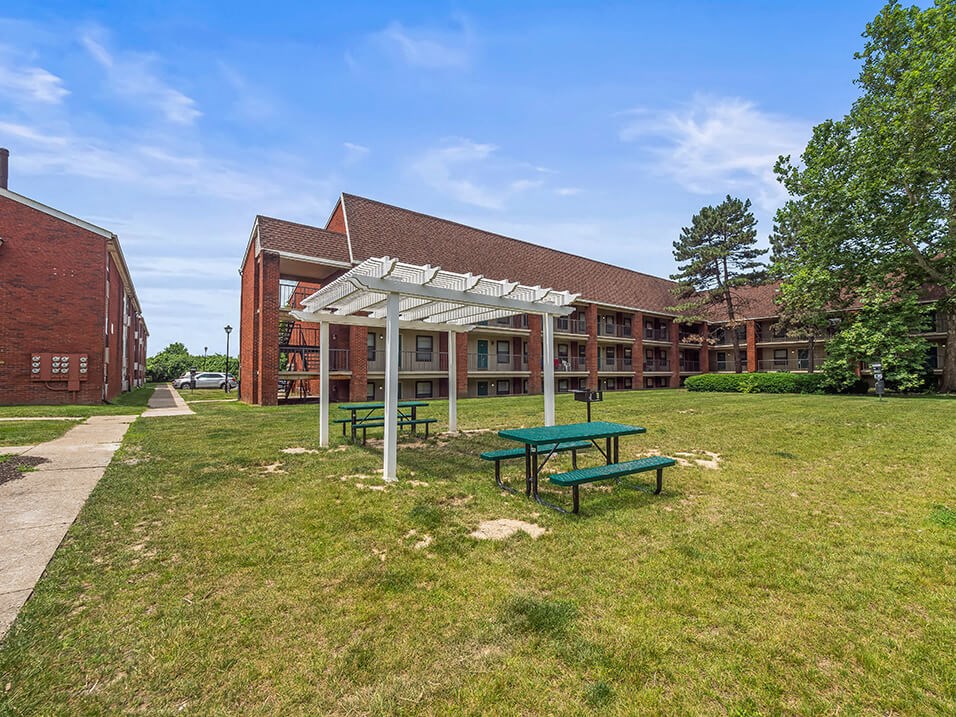 Picnic Area at The Brookeville Apartments