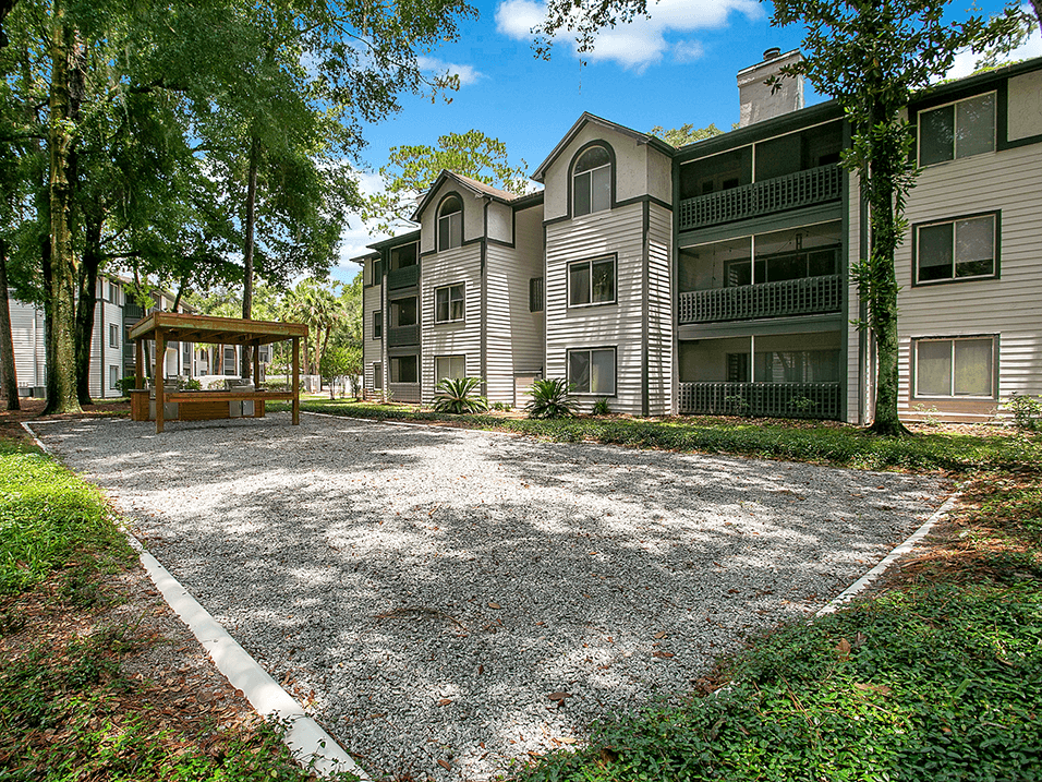 grilling area at the earl apartments