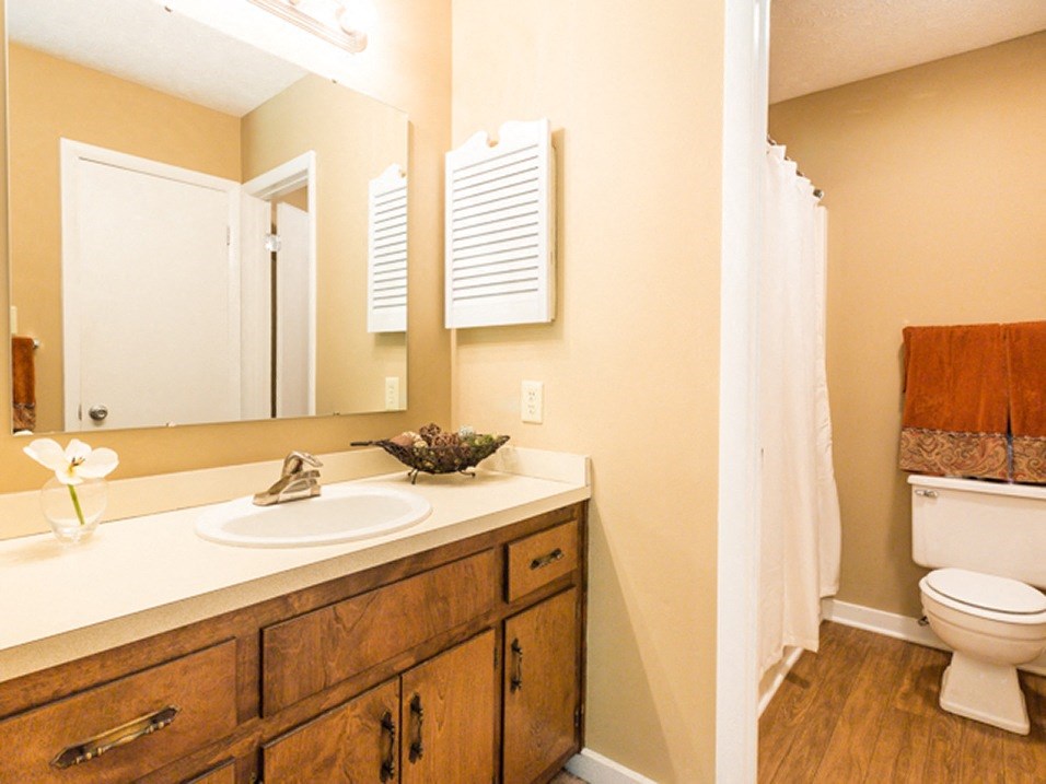 large full bathroom with lots of vanity space 