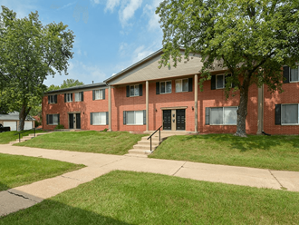 brick apartment building in Cedar Rapids
