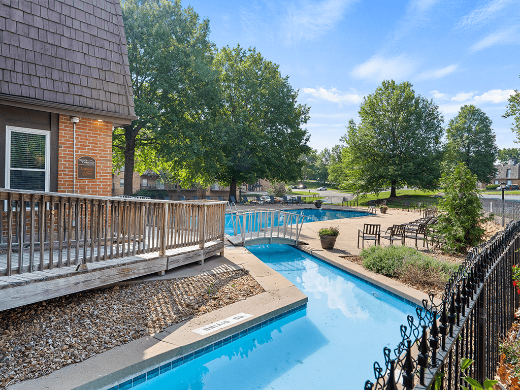 the pool at the preserve at ballantyne commons apartments