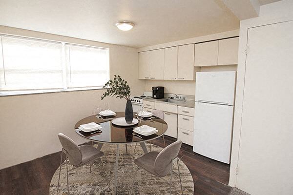 kitchen and dining room area in an apartment - Photo Gallery