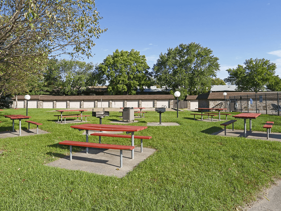 grill and picnic area with windsor Gates