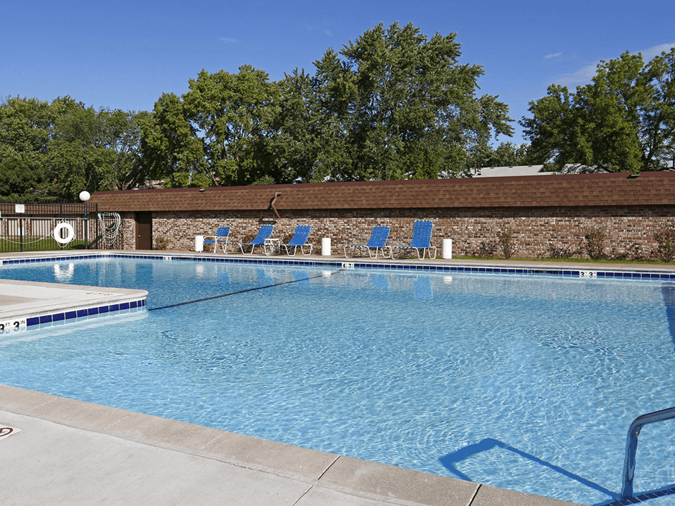 Large pool and sundeck at Windsor gates Apartments