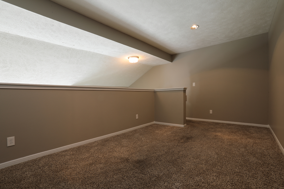 Spacious Apartments at Woods of Post House Apartments in Jackson, TN