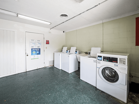 apartment complex with Laundry Facilities