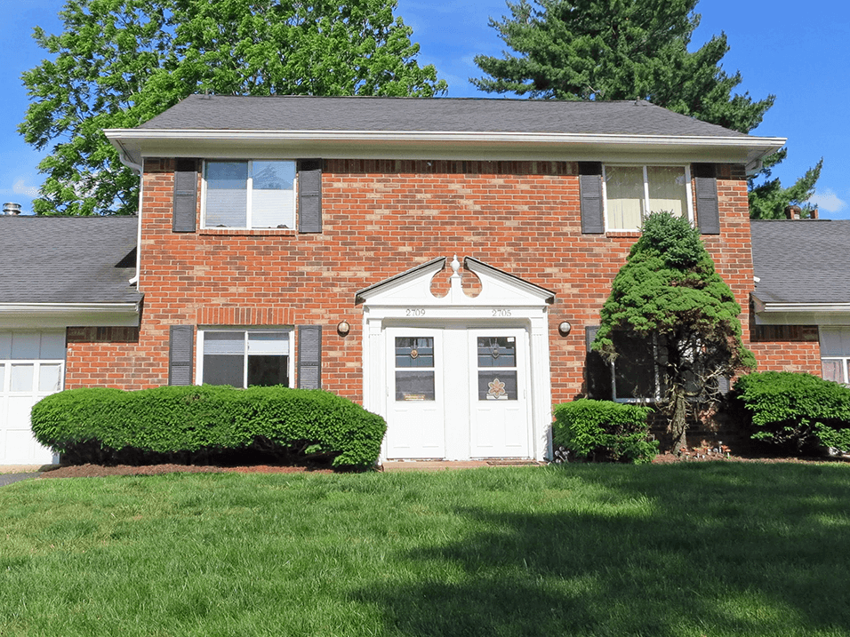 Williamsburg Way apartment building