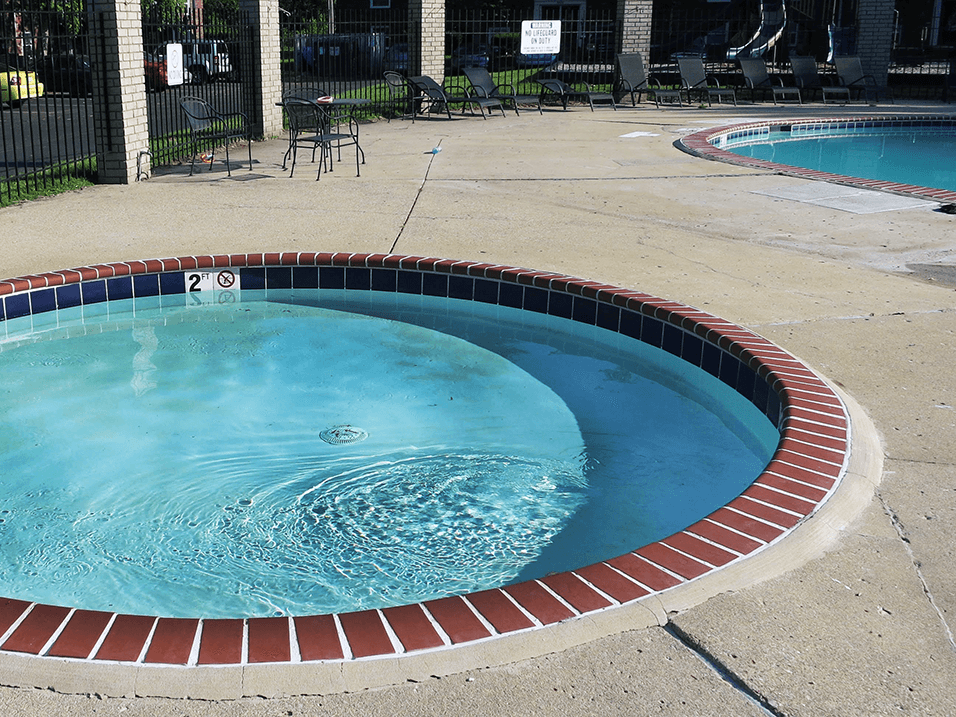apartment complex with hot tub