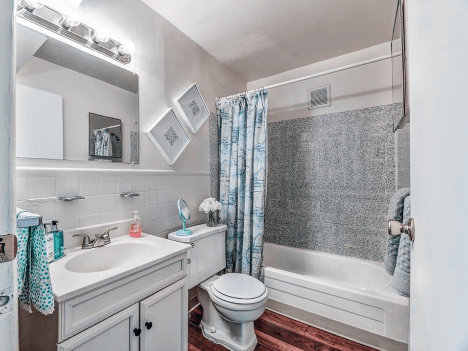 Avalon Place apartments bathroom