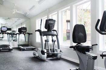 apartment fitness center - Photo Gallery 4