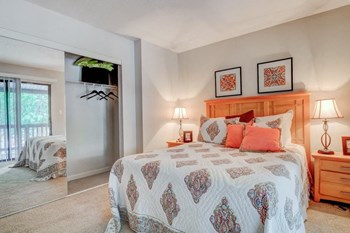 Canyon Creek Apartments bedroom - Photo Gallery 9