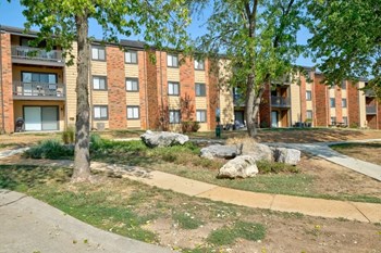 Canyon Creek Apartments in St Louis - Photo Gallery 18