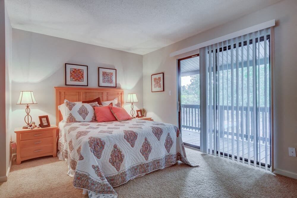 St Louis Apartments with patio/balcony