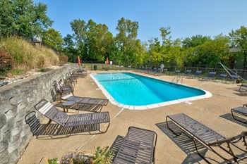 apartment complex with pool - Photo Gallery 14