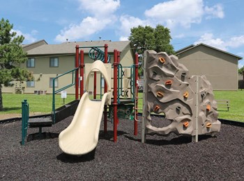apartments in topeka ks with playground - Photo Gallery 4