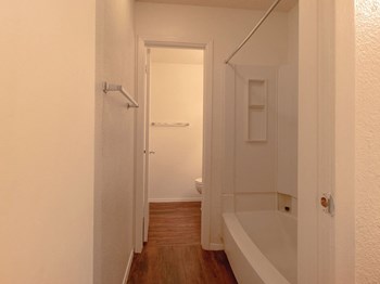 Abilene TX apartments with spacious bathrooms - Photo Gallery 20