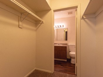 Apartments in Abilene TX with walk in closets - Photo Gallery 19