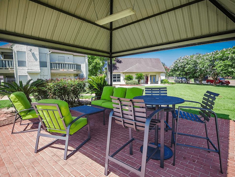 outdoor lounge at apartment community 