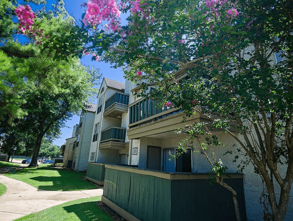 landscaping at apartment community 