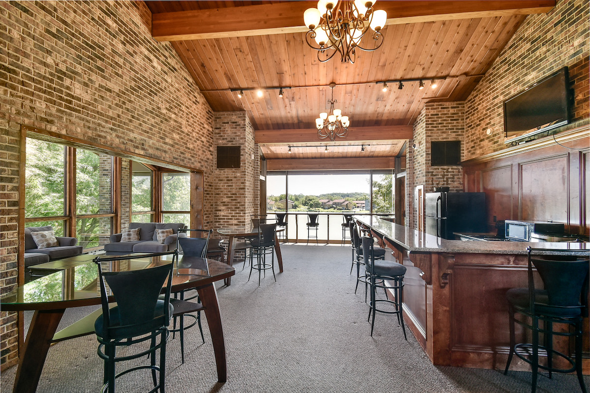 community center at Harbor Pointe Apartments in Milwaukee, WI