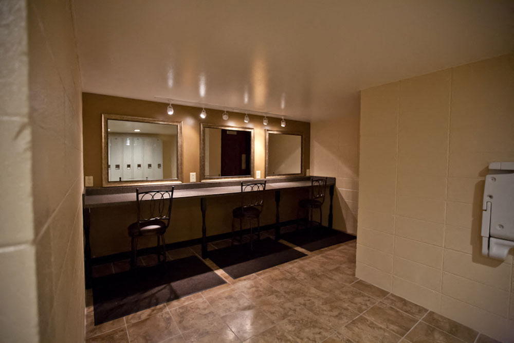 Community bathroom at Harbor Pointe Apartments