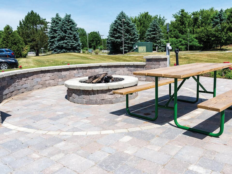 apartments with firepit in Waterford MI