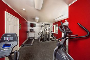 on-site fitness center at Addison place apartments