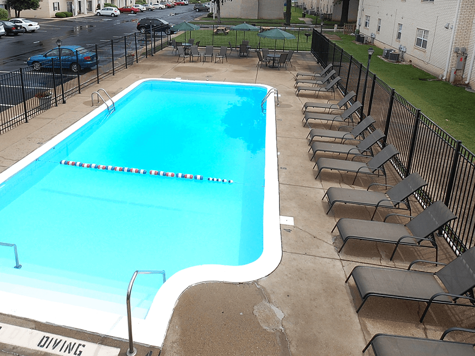 pool and sundeck at addison place apartments