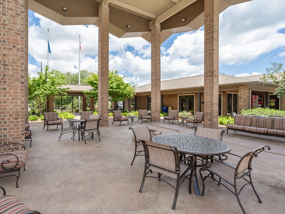 pavilion seating area at acadian point apartments