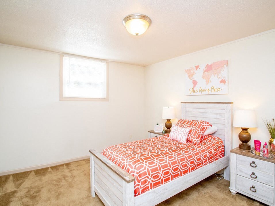 two bedroom apartment at Arbors at Eastland apartments