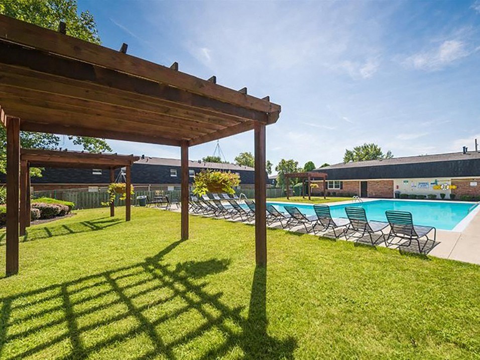 Swimming pool at Bayberry Place Townhomes