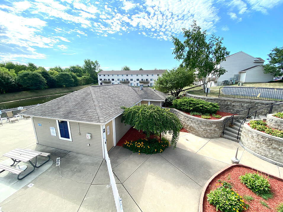 Bloomfield Apartments pool house in Grand Rapids MI