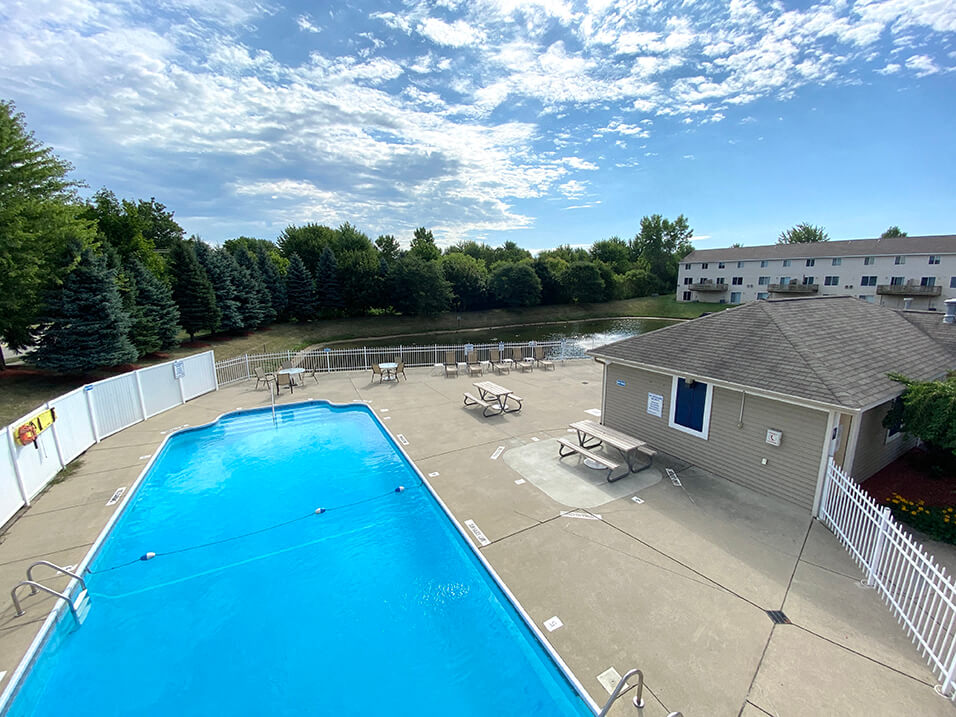 Swimming pool at Bloomfield Townhomes in Kentwood MI