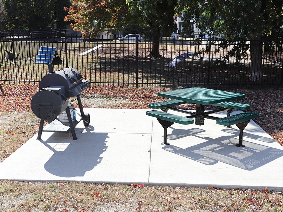 on-site community grilling and picnic area