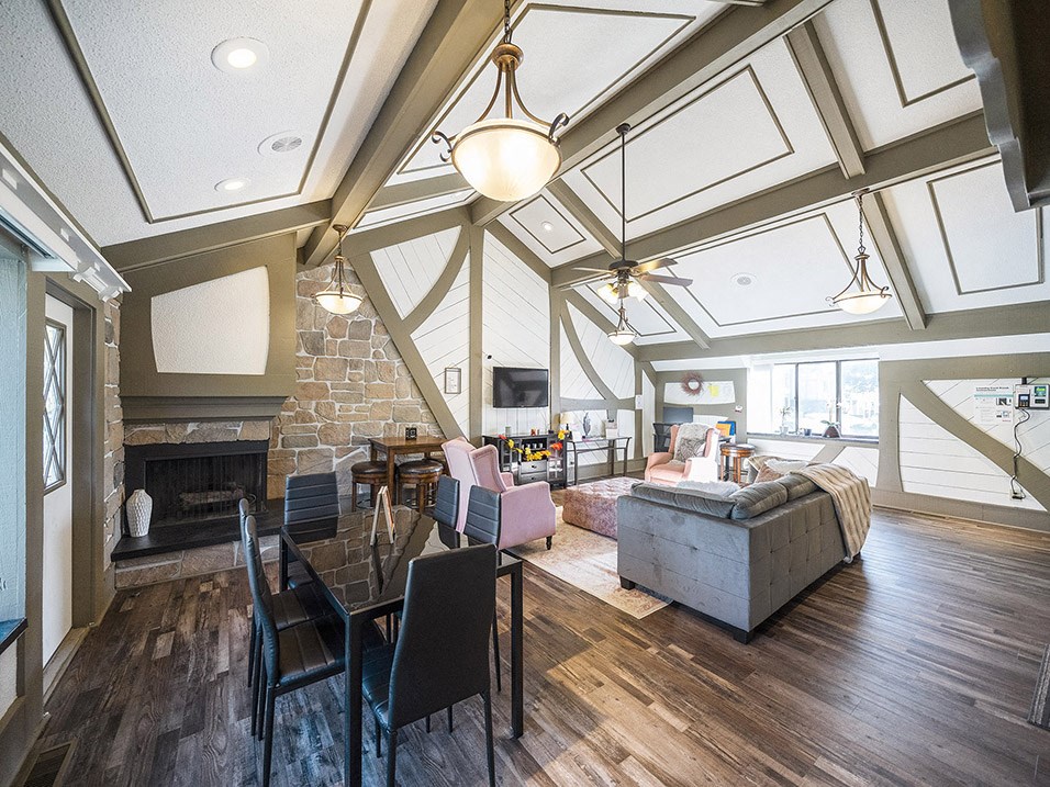 Clubhouse space with vaulted ceilings