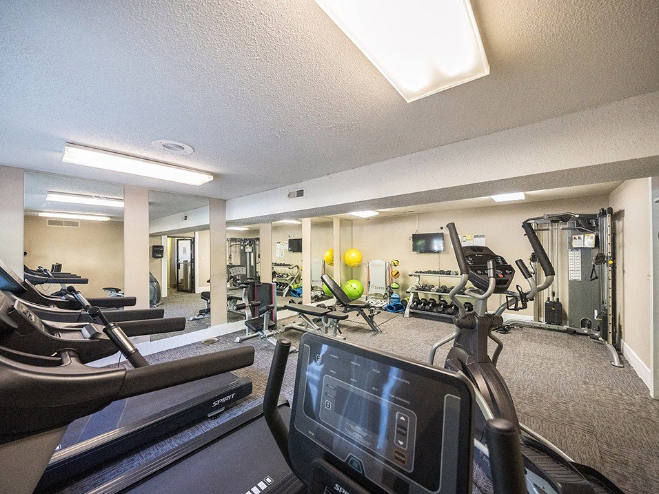 well-equipped gym at bavarian woods apartments